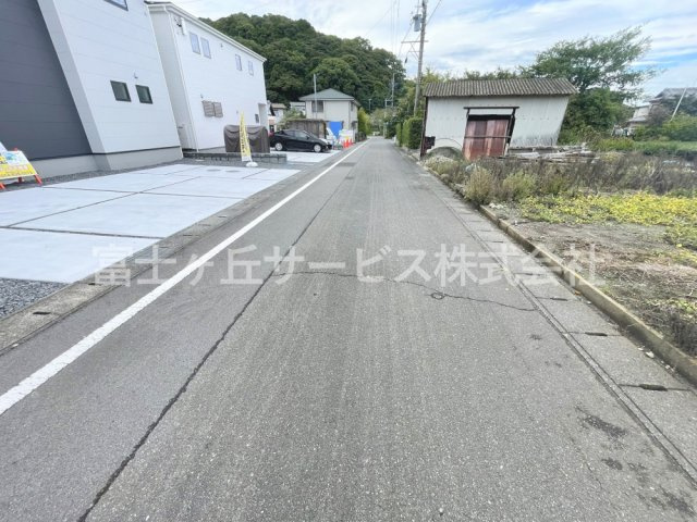 【前面道路含む現地写真】 | 牧之原市静波 2期 新築一戸建て 2号棟 | 前面道路含む現地写真です