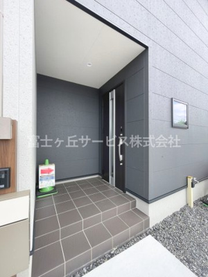 【エントランス】 | 牧之原市静波 2期 新築一戸建て 2号棟 | エントランスです