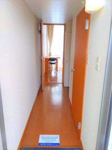 レオパレススプリングAの玄関