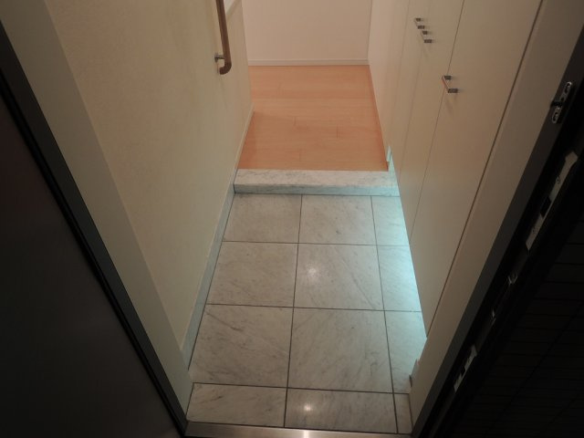 アトラスヒルズ文京白山の玄関