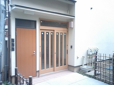 蓬莱荘のエントランス