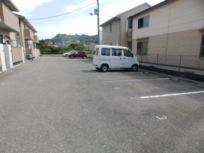 シャンブル・ド・シャルマン Ｂ棟の駐車場|駐車場