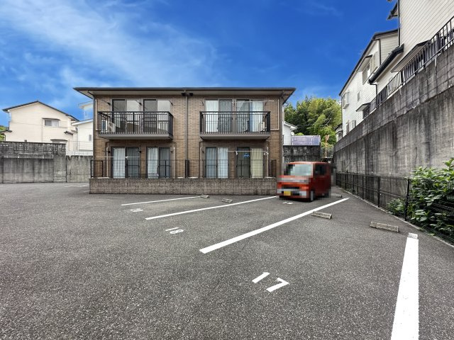 セジュール堂林 B棟の駐車場