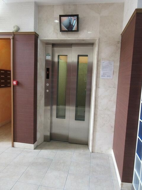 イーリス弘明寺のエントランス