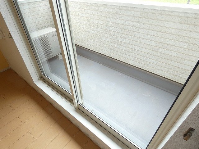 チリエージアのバルコニー|外からの目が気にならないバルコニーで洗濯物が干せます