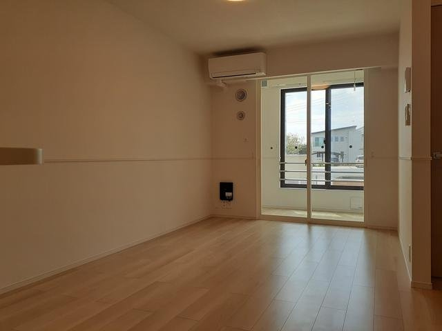 ル・ソレイユⅠの居間・リビング|こちらのリビングで趣味の時間をお楽しみください