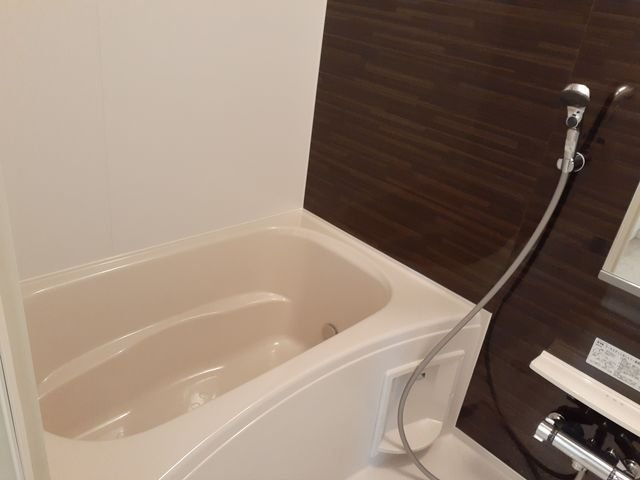 ル・ソレイユⅠの浴室|日々の疲れを癒すお風呂付です