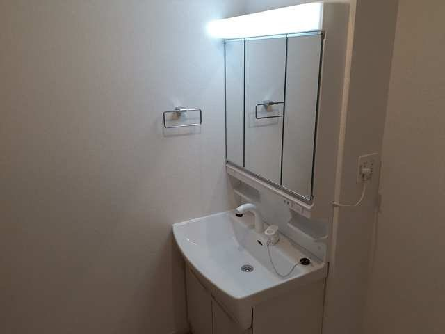 ル・ソレイユⅠの洗面所|コンパクトで使いやすい洗面所