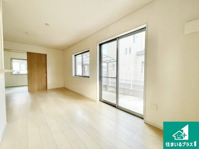 堺市西区山田　中古一戸建ての居間・リビング