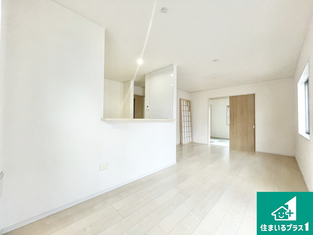 堺市西区山田　中古一戸建ての居間・リビング