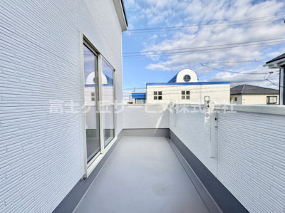 【バルコニー】 | 豊橋市下地町 新築一戸建て 3号棟 | 暖かな日差しのふりそそぐバルコニー