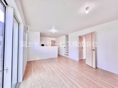 【居間・リビング】 | 豊橋市下地町 新築一戸建て 4号棟 | ゆったりとしたリビングです