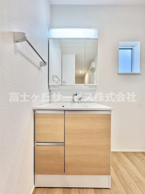 【独立洗面台】 | 豊橋市下地町 新築一戸建て 4号棟 | 独立洗面台あり、毎朝おしゃれに忙しい女性の方におすすめです