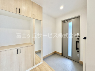 【玄関】 | 豊橋市下地町 新築一戸建て 4号棟 | きれいな玄関です