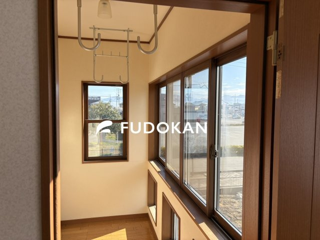 【その他】 | 河北町谷地ひな市二丁目 | 洗濯は外干ししたいけど、外の目やお天気が気になる方。お布団の干すスペースとしても活躍します。天気のいい日は日光を浴びるのもよいですね。