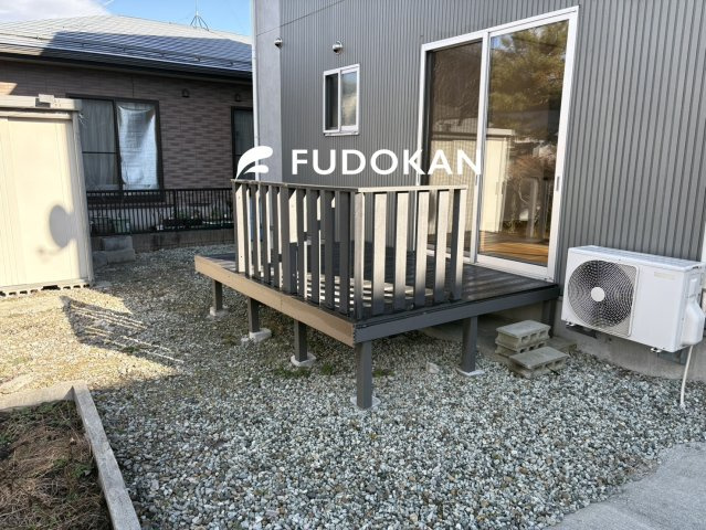 【その他】 | 河北町谷地ひな市二丁目 | 室内と自然をつなぐウッドデッキ。日差しや風を感じながらくつろげる、家族の憩いと楽しみが広がる心地よいアウトドア空間です。