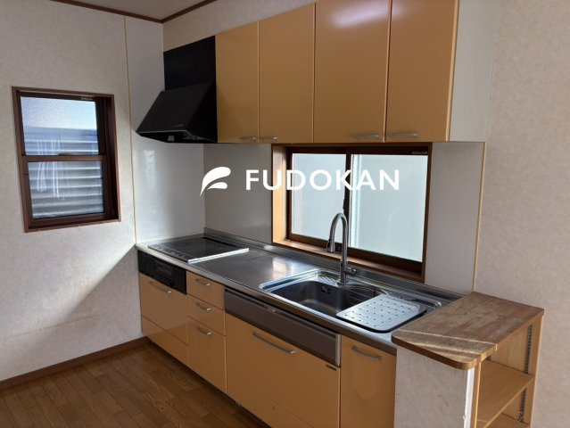 【キッチン】 | 河北町谷地ひな市二丁目 | サビにくく熱に強いステンレスシンク。お皿洗いや、調理過程の水切りなどで使われるシンクはワイドなタイプほど使い勝手がよくお手入れも楽々です。