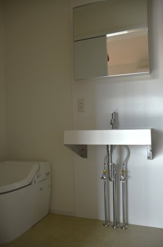 Mirei金閣寺 お店と暮らしが、ひとつになる場所の洗面所|水回りは全て未使用・新品です