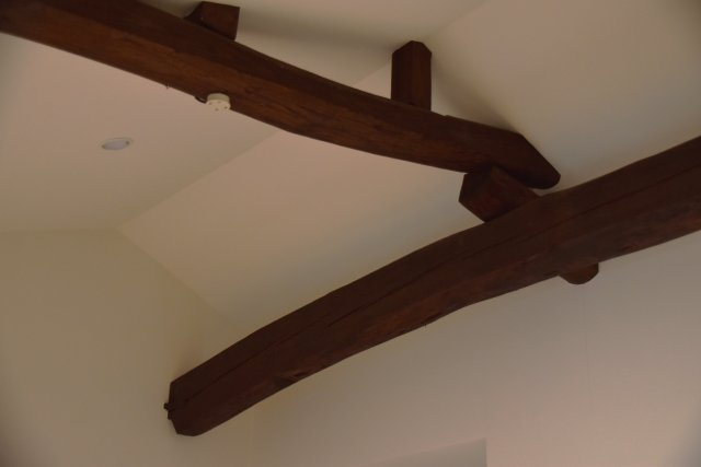 Mirei金閣寺 お店と暮らしが、ひとつになる場所の内装|歴史を感じる梁