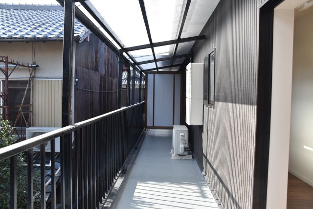 Mirei金閣寺 お店と暮らしが、ひとつになる場所のバルコニー|洗濯物をたくさん干せます