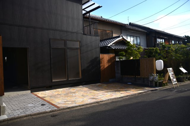 Mirei金閣寺 お店と暮らしが、ひとつになる場所の周辺|お隣・お向かいは飲食店。お店を始めやすい立地です。