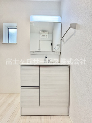 【独立洗面台】 | 豊橋市北山町 新築一戸建て 5号棟 | 独立洗面台あり、毎朝おしゃれに忙しい女性の方におすすめです