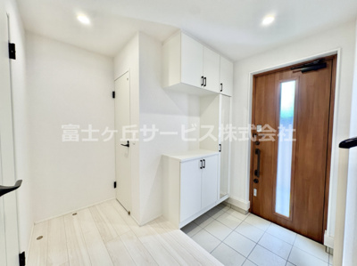 【玄関】 | 豊橋市北山町 新築一戸建て 5号棟 | 明るい玄関です