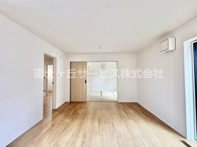 【居間・リビング】 | 豊橋市北山町 新築一戸建て 6号棟 | おしゃれなリビングです