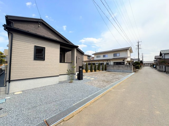 佐久市下越の前面道路含む現地写真
