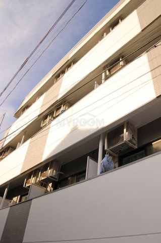 エクセレント中井の外観|白のタイル貼り☆