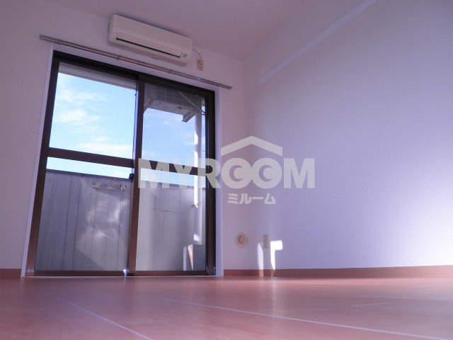 エクセレント中井の居間・リビング|やわらかいカラーのフローリング（同一仕様写真）