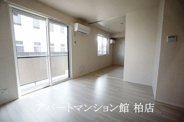 ラシーヌBの居間・リビング