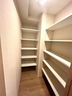 ◆たっぷり収納できるサービスルーム◆
