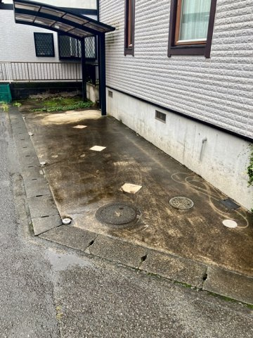 上鶴間本町戸建の駐車場