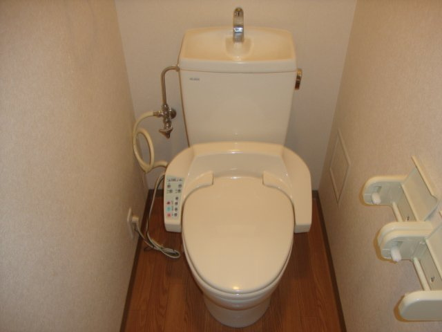 ヒーリングカーサＡのトイレ|シャワー付トイレ
