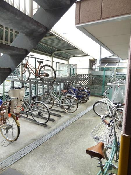 フラット花のエントランス|★駐輪場もあります！！★