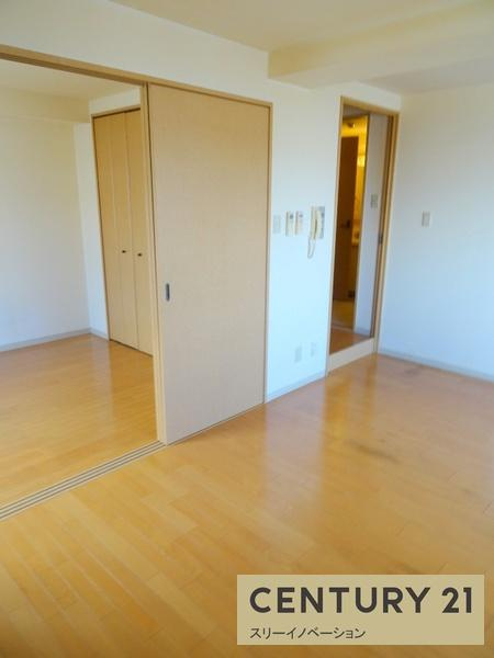 フラット花の居間・リビング|★広さ十分！！★