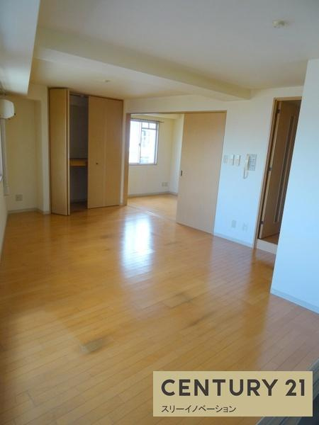 フラット花の居間・リビング|★エアコン完備★