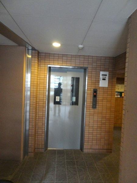 フラット花のエントランス|★エレベーター完備★