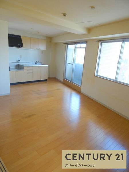 フラット花の居間・リビング|★広くてきれいなリビング★