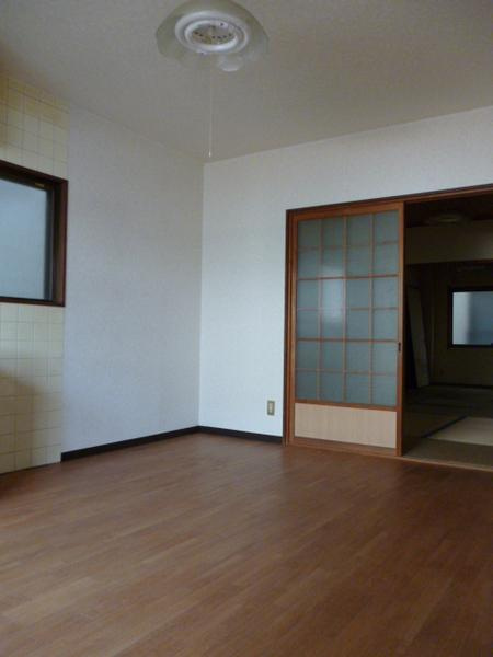 辰巳マンションの居間・リビング|★リビングスペース！！★