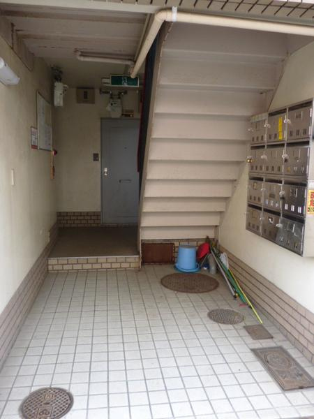 辰巳マンションのエントランス|★建物階段★