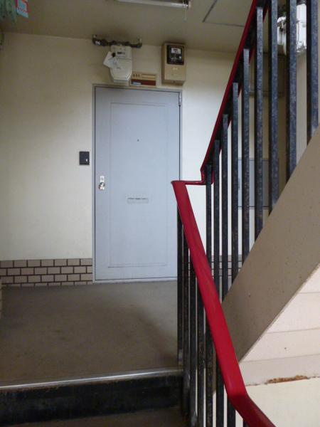 辰巳マンションのエントランス|★共用階段★