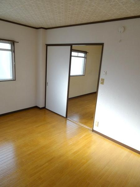 マンション西平の洋室|★洋室側からパシャリ★