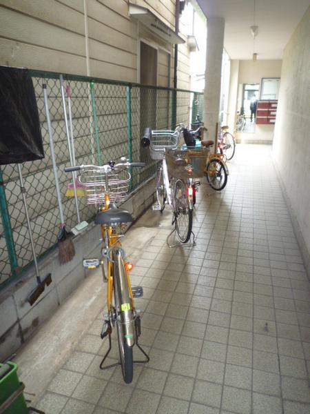 マンション西平のエントランス|★ゆとりある共有廊下★