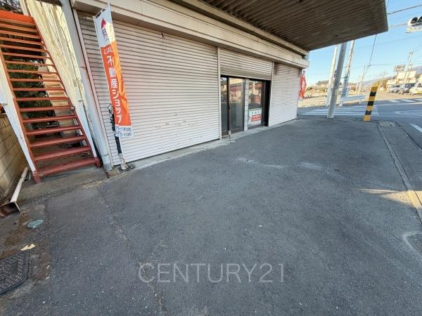 前橋市下大屋町中古住宅・店舗の駐車場