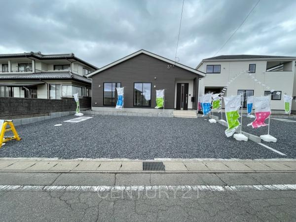 前橋市粕川町新屋第２（１号棟）の前面道路含む現地写真