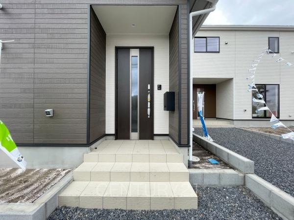 前橋市粕川町新屋第２（１号棟）の玄関