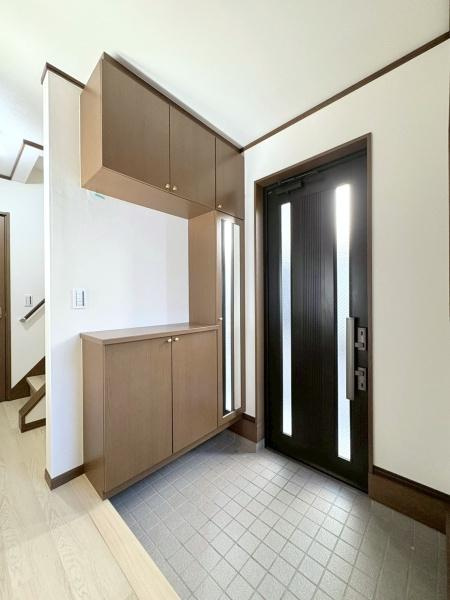 横浜市保土ケ谷区上星川２丁目の中古一戸建の玄関