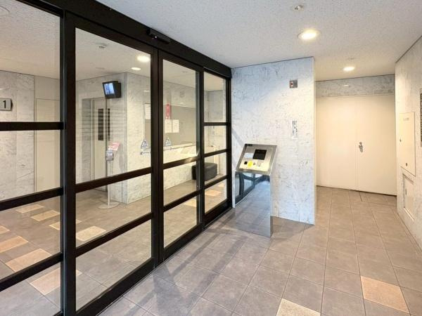 新山下ベイシティ６号棟のエントランス